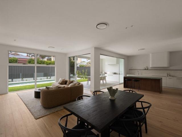 Reimagined Art Deco Residence Adjacent to Old Gum Tree park