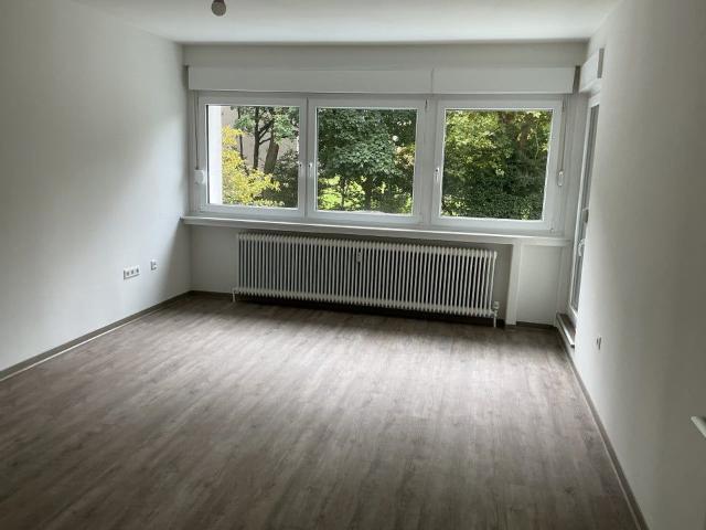 Reinkommen und Wohlfühlen: großzügige 3 Zimmer Wohnung im Erdgeschoss