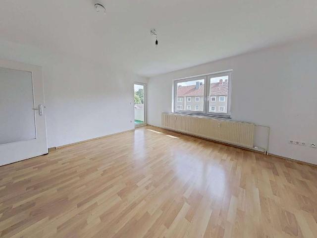 Reinkommen und Wohlfühlen: 3 Zimmer Wohnung mit neuem Badezimmer und Balkon