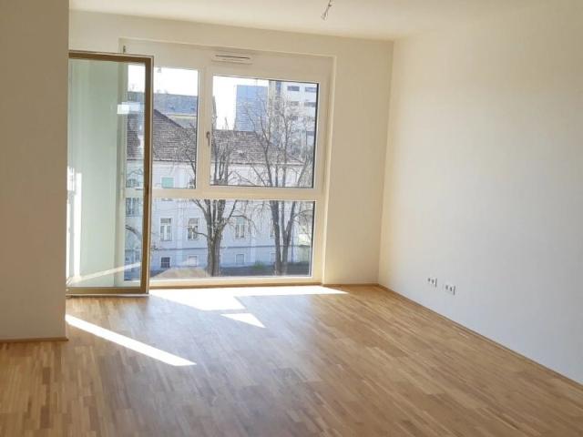 REININGHAUS AKTION = 1. MONAT MIETFREI ! 3 ZIMMERWOHNUNG MIT TOPAUSSTATTUNG + BALKON
