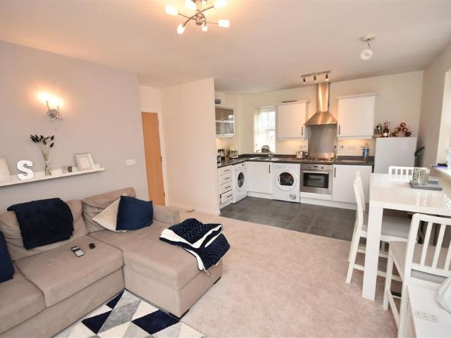 Reins Croft, Neston