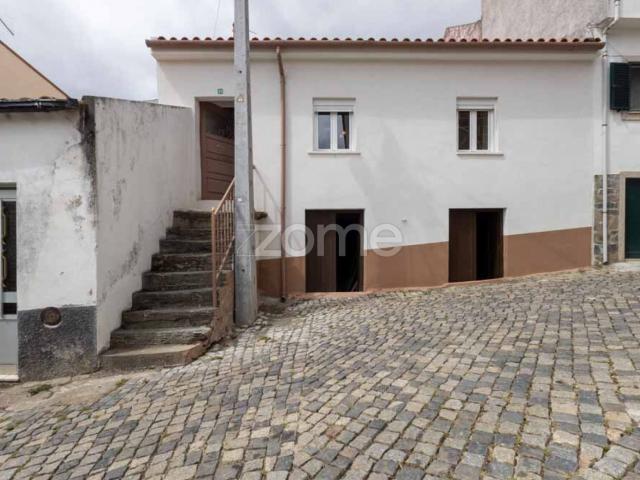 Reinvente a sua Casa no Coração de Ervedosa do Douro | 49.870 €