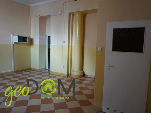 Sprzedam lokal użytkowy 100 m² z dużą witryną i wejściem z ulicy