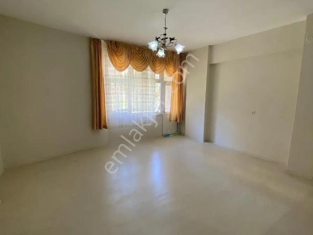 Rekoor Emlaktan Kilise Kavşağı Yakını 3+1 Satılık Daire