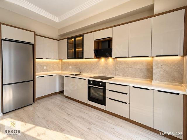 REKOR'DAN TUZCUMURAT'TA ARAKAT DOĞALGAZLI SIFIR BİNADA KAÇMAZ FIRSAT 1+1 DAİRE