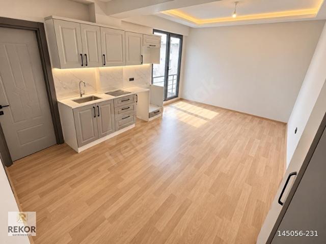 REKOR'DAN TUZCUMURAT'TA ARAKAT YENİ BİNADA SIFIR LUX 1+1 DAİRE