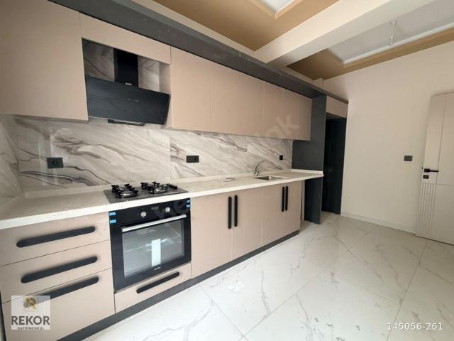 REKOR'DAN TUZCUMURAT'TA ÖNCEPHE AYRI MUTFAKLI EBEVEYN BANYO ULTRA LUX 2+1 DAİRE