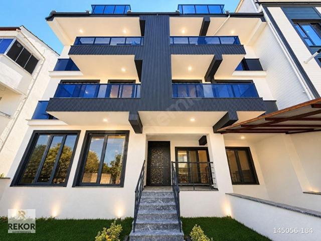 REKOR'DAN TUZCUMURAT'TA ÖNCEPHE KAPALI OTOPARKLI LUX 1+1 DAİRE