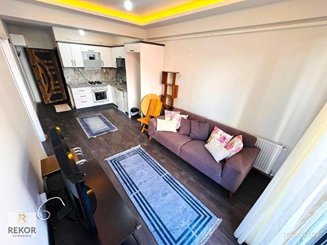 REKOR'DAN EDREMİT'TE FUL EŞYALI ULTRA LUX KOMBİ DOĞALGAZLI 1+1 KİRALIK DAİRE