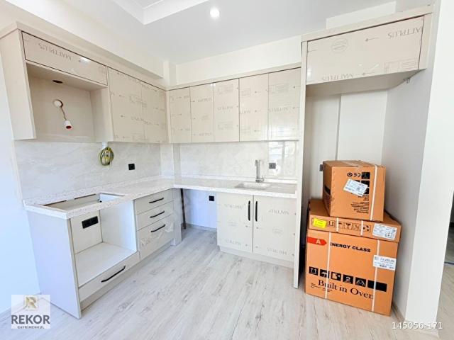 REKOR'DANTUZCUMURAT'TA ARAKAT YENİ BİNA SIFIR ULTRA LUX 2+1 DAİRE
