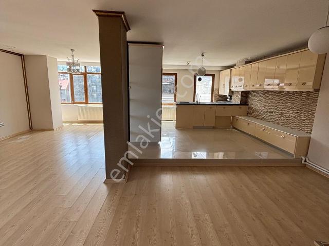 Reksa’dan 5+2 Cadde Üzerinde Kiralık Dubleks