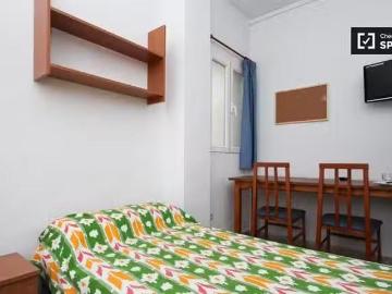 Relajante habitación en piso compartido en Los Pajaritos, Gran.