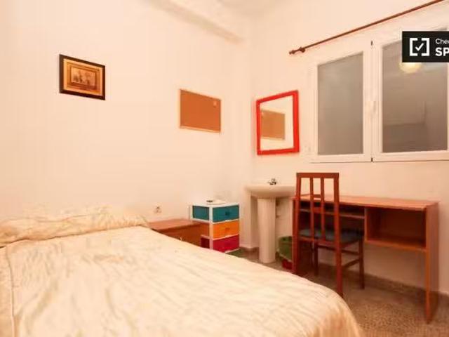 Relajante habitación en piso compartido en Los Pajaritos, Gran.
