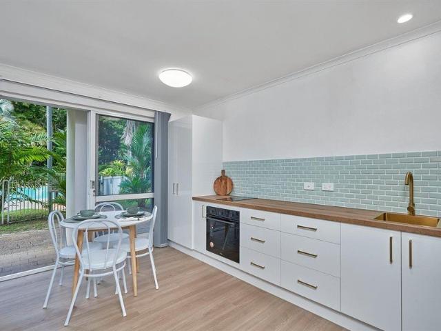 Relax, Unwind & Enjoy Renovated Palm Cove Apartment
