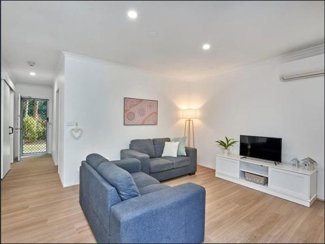 Relax, Unwind & Enjoy – Renovated Palm Cove Apartment