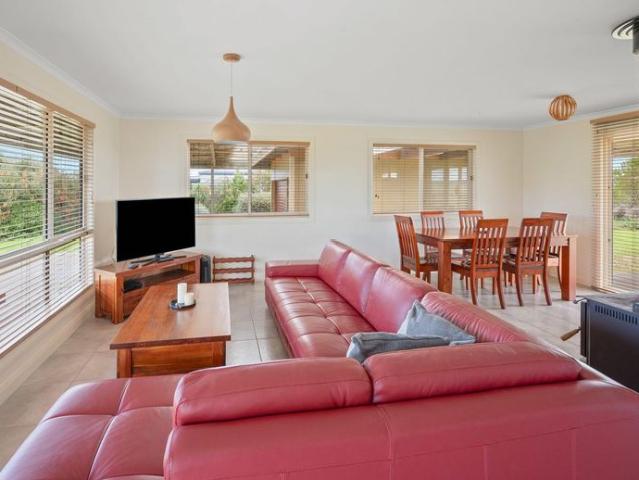 Relax by the Sea – Furnished 3 Bedroom Home