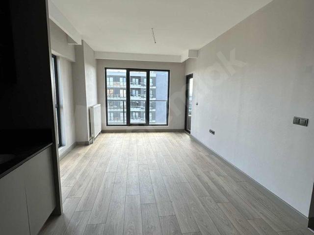 RELAX CADDE'DE ÇİFT CEPHELİ KİRALIK 1+1 DAİRE