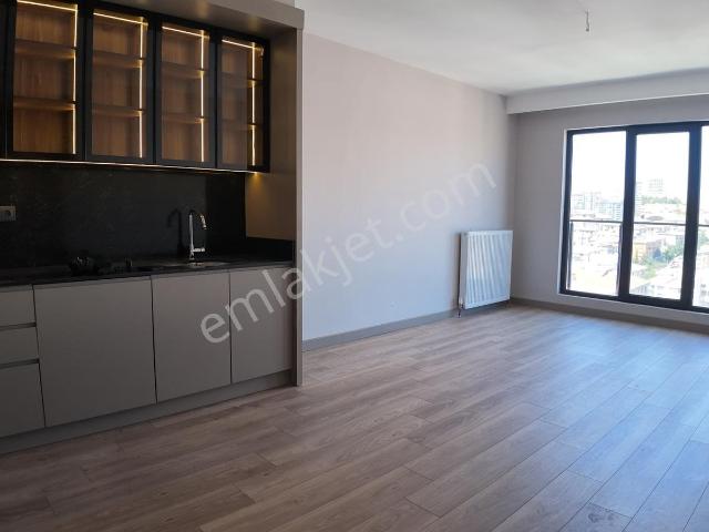 Relax Cadde'de 12. Kat Kuzey Cephe 1+1 Kiralık Daire