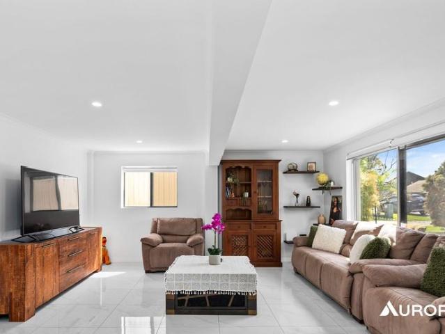 RELAX, ENTERTAIN & ENJOY THE ULTIMATE BIRKDALE FAMILY HOME!