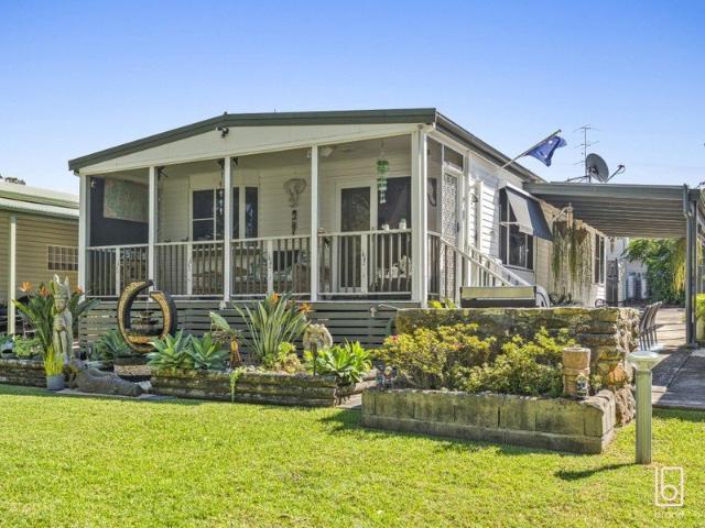 Relaxed Over 55s Lifestyle with Lake Views & Modern Finishes
