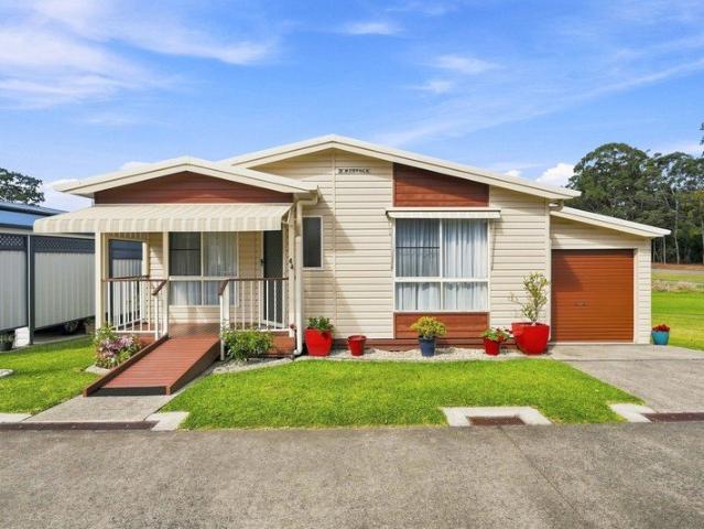 Relaxed Over 55s Living in Beautiful Bonville