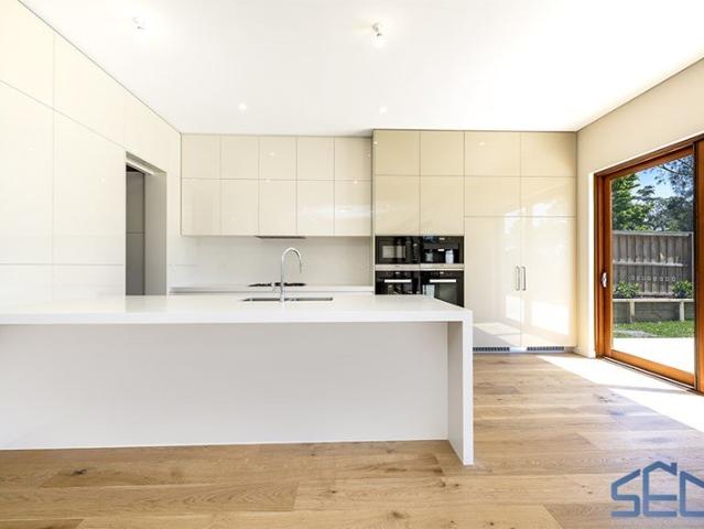 Relaxed and Large Family Living House for rent