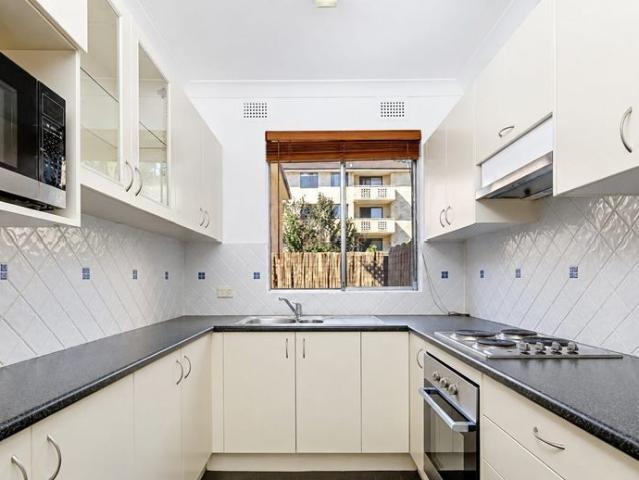 Relaxed Apartment Living with Space, Comfort & Convenience