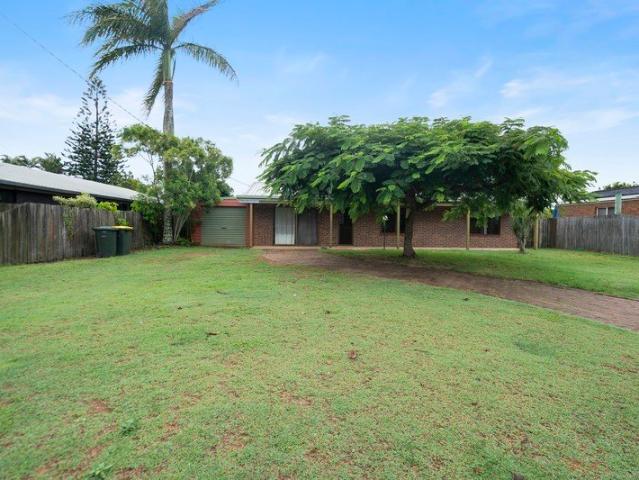 Relaxed Bargara Living with Space for the Whole Family