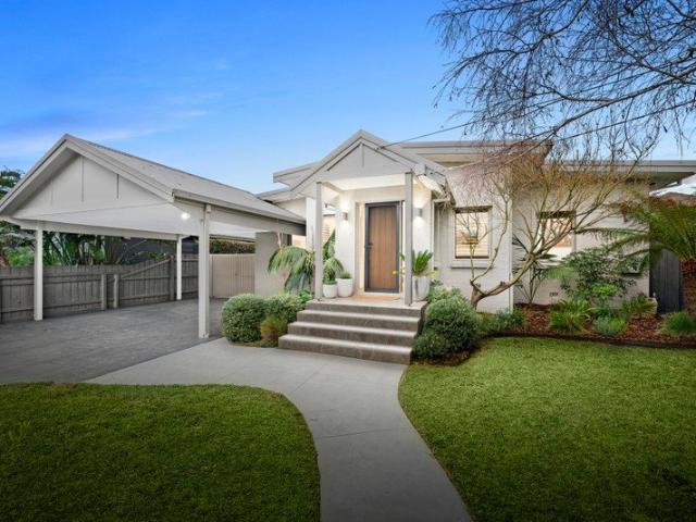 Relaxed Bayside Living with Sunlit Aspect
