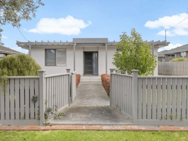 Relaxed Beachside Living in the Heart of Dromana