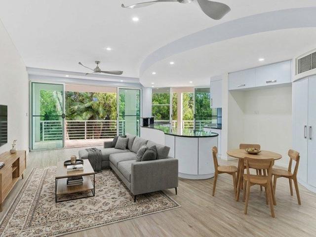 Relaxed Beachside Living with Tropical Tranquillity