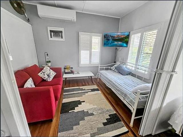 Relaxed Beachside Living with Shed & Yard
