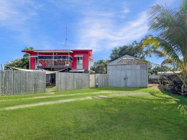 Relaxed Beachside Living with Shed & Yard