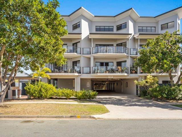 Relaxed Coastal Living Moments from the Waterfront