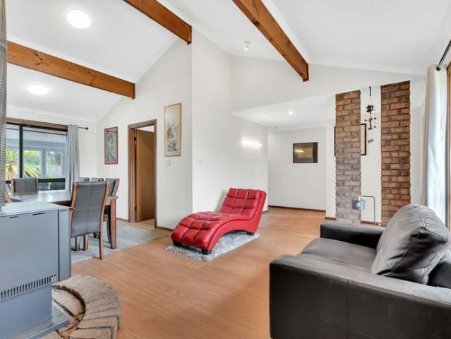 Relaxed Coastal Living, Fully Furnished & Ready to Enjoy