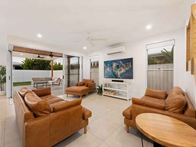 Relaxed Coastal Living in a Family Friendly Neighbourhood