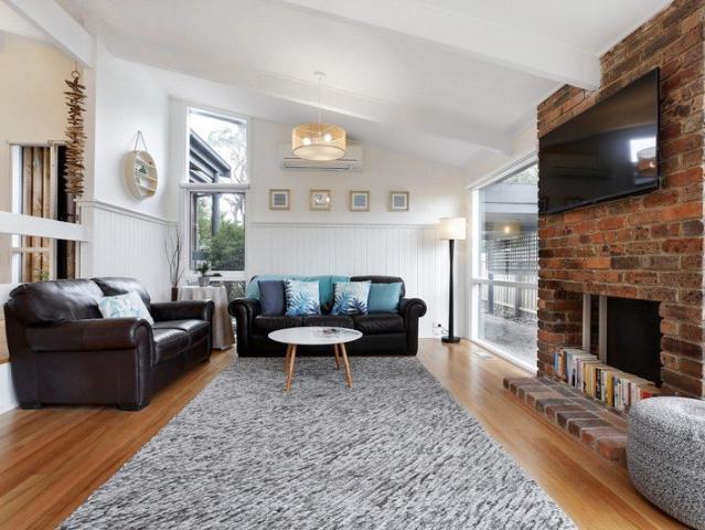 Relaxed Coastal Living In A Sought After Peninsula Location