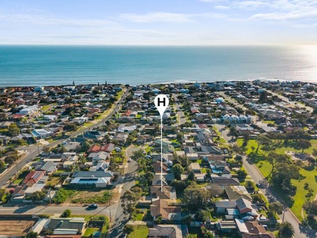 Relaxed Coastal Living in a Sought After Seaford Pocket