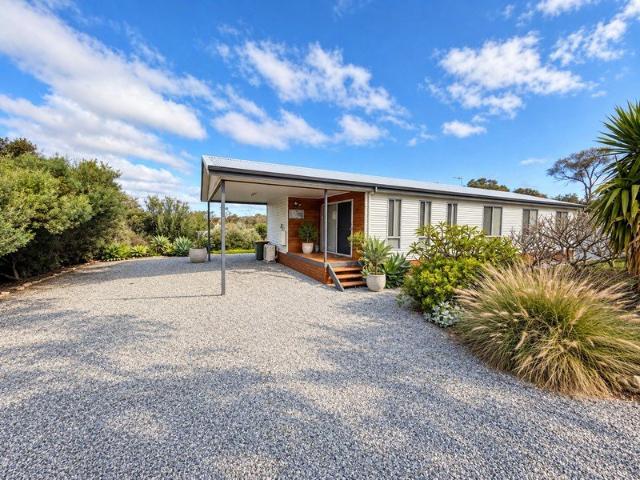 Relaxed Coastal Living in a Quiet Coffin Bay Setting