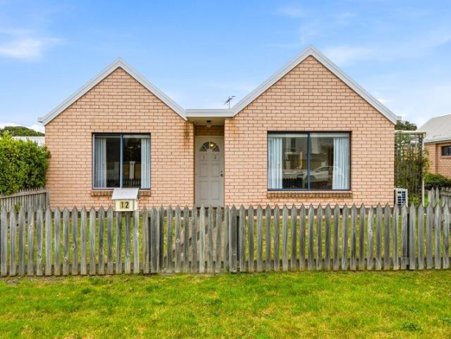 Relaxed Coastal Living in Beautiful Bellerive