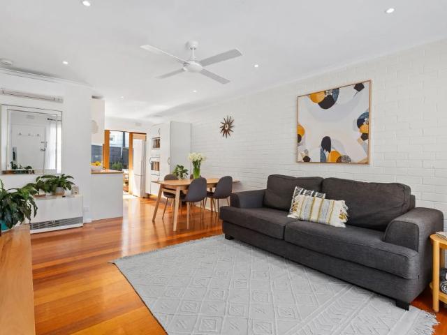 Relaxed Coastal Living in Convenient Locale