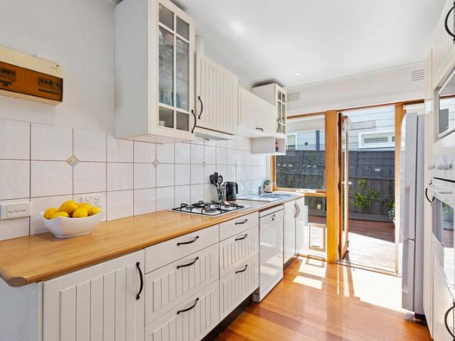 Relaxed Coastal Living in Convenient Locale