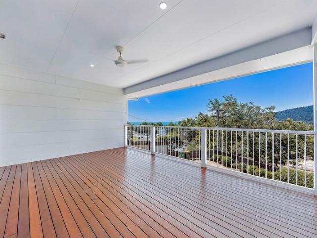 Relaxed Coastal Living in the Heart of Airlie Beach