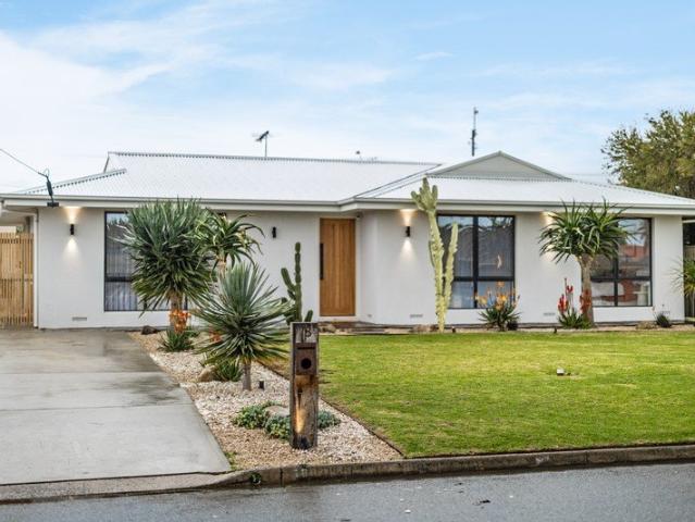 Relaxed Coastal Living in the Heart of Seaford