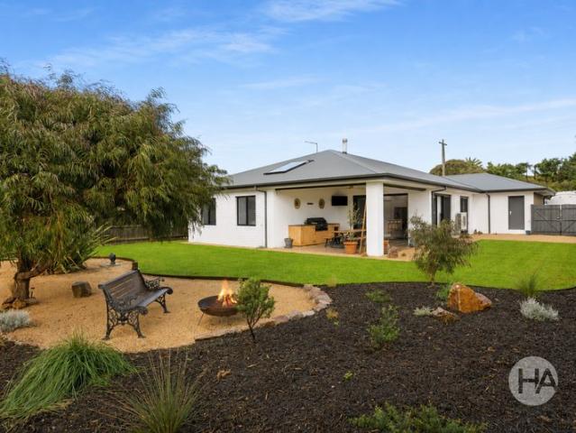 Relaxed Coastal Living in the Heart of St Andrews Beach
