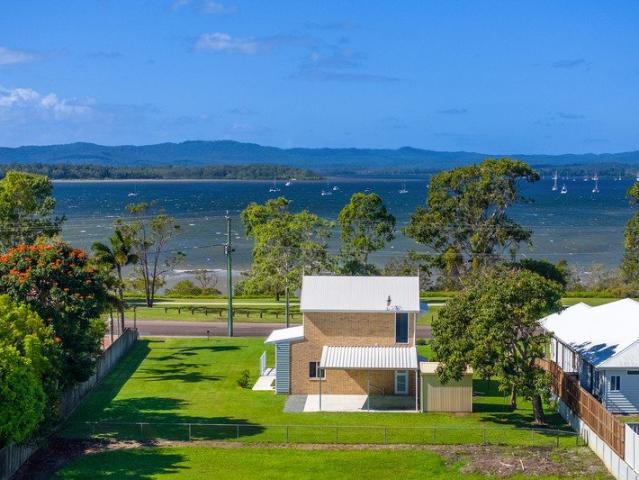 Relaxed Coastal Living Just 50m from the Waterfront