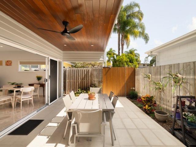 Relaxed Coastal Living, Peninsula Position