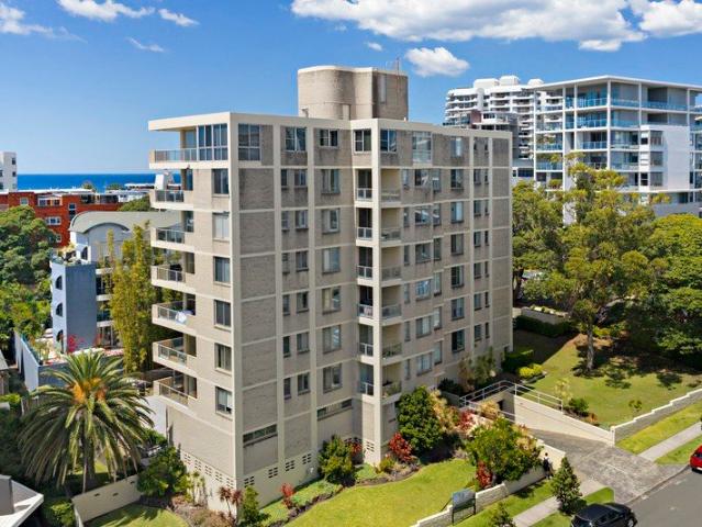 Relaxed coastal living perfect market entry/investment