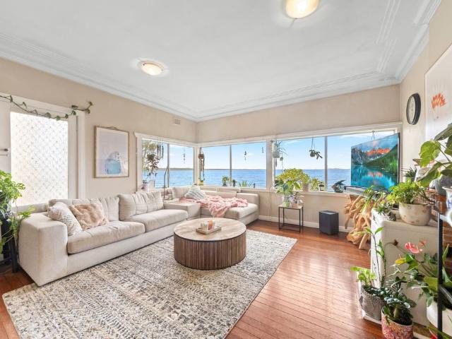 Relaxed coastal living!