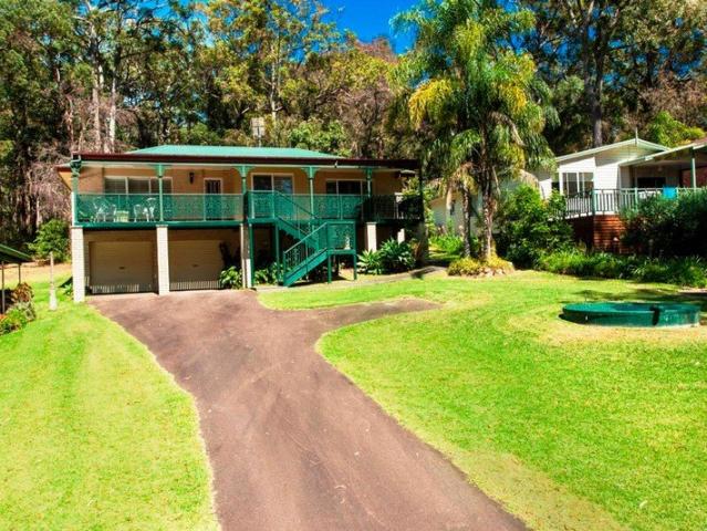 Relaxed Coastal Living 3 Bedroom Home in Tranquil North Arm Cove